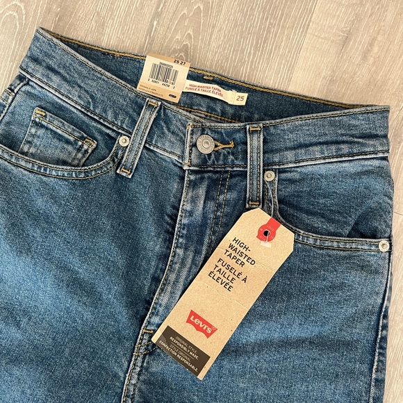 BRAND NEW (with tags) Levi’s High Waisted Taper Jeans - Picture 11 of 12